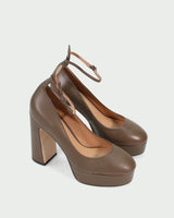 Lola Cruz Pumps